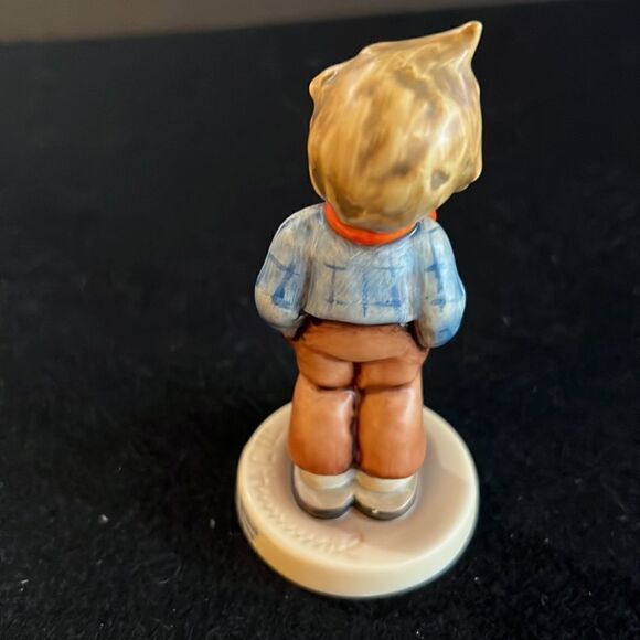 VINTAGE. GOEBEL HUMMEL. MADE IN GERMANY #553 1989. “SCAMP” - Picture 3 of 6